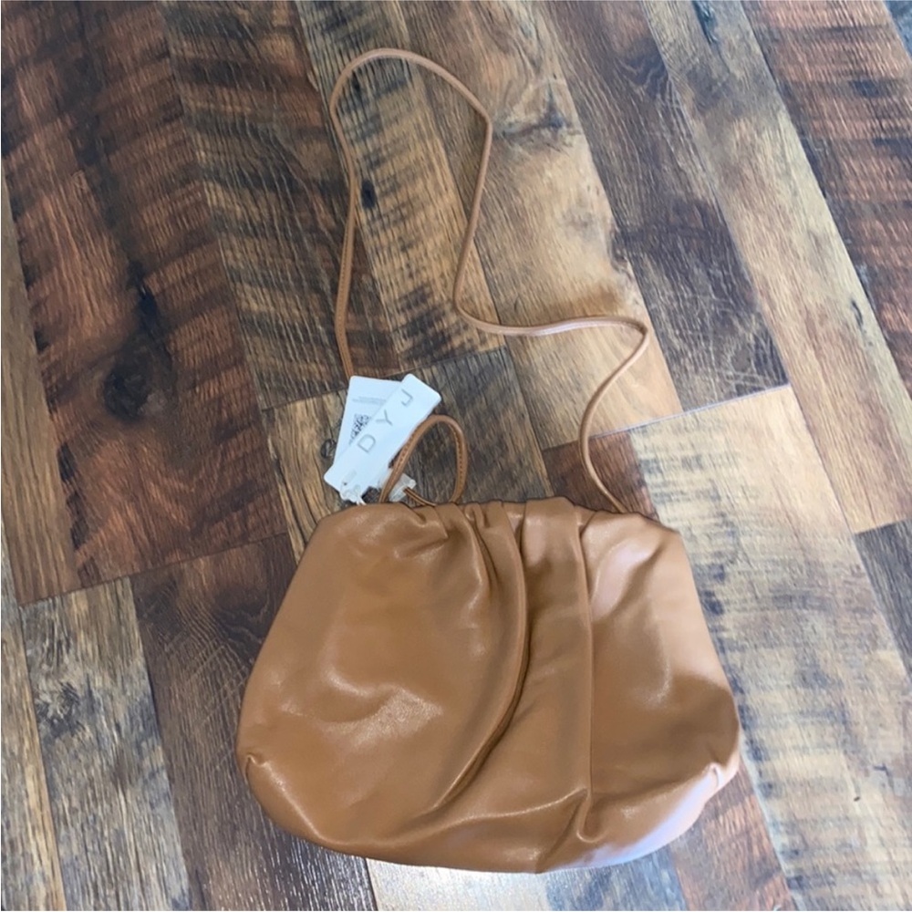 NWT DYJ Elegant Tan Leather Shoulder Bag
